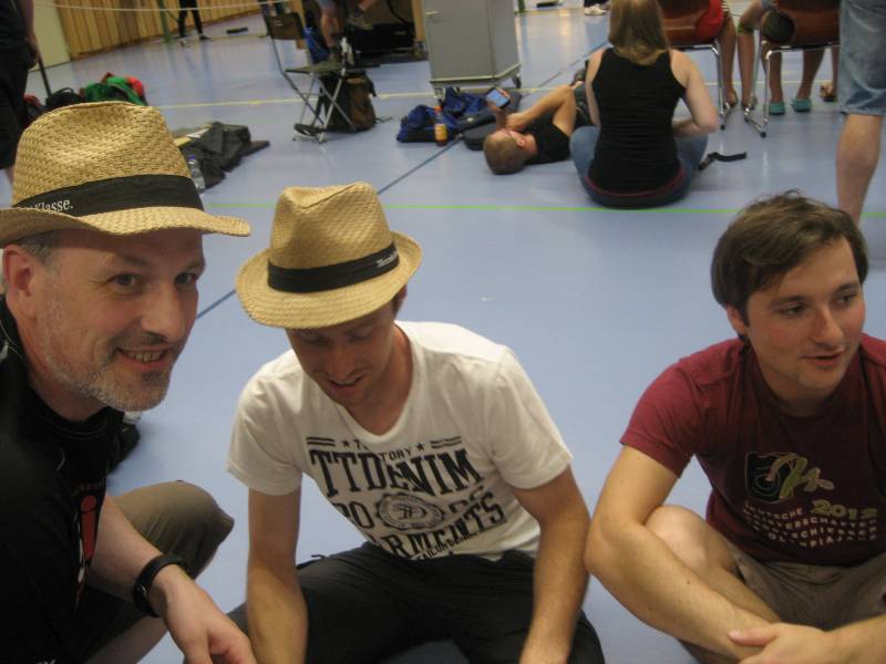 Die Betreuer schauen genau zu Die Betreuer schauen genau zu