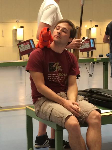 Frank und unser Maskottchen drücken die Daumen Frank und unser Maskottchen drücken die Daumen